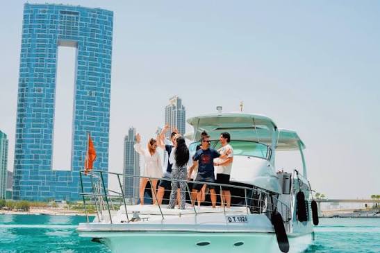 Private Luxury Yacht Experience – 63 FT