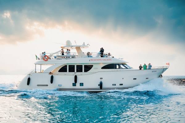 Breakfast Yacht Tour – Dubai Marina
