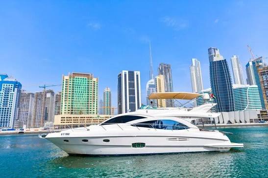 Lunch Yacht Tour – Dubai Marina
