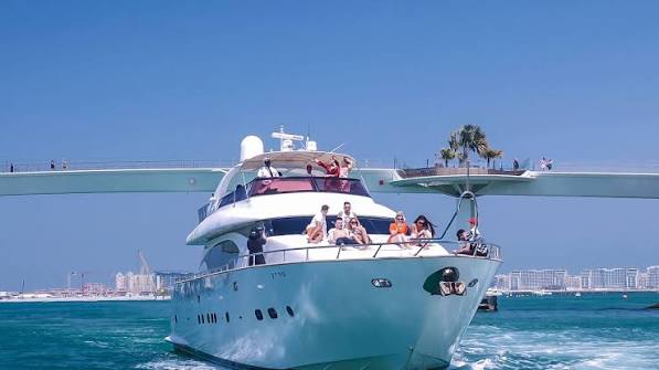 Extended Sunset Yacht Tour – Dubai Marina